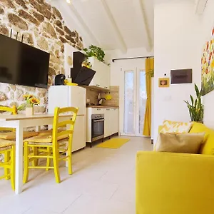 Lo Stazzo Della Dottoressa Ferienhaus Enas